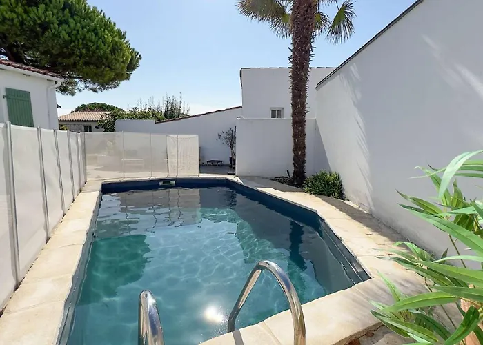 Charmante Avec Piscine Villa *