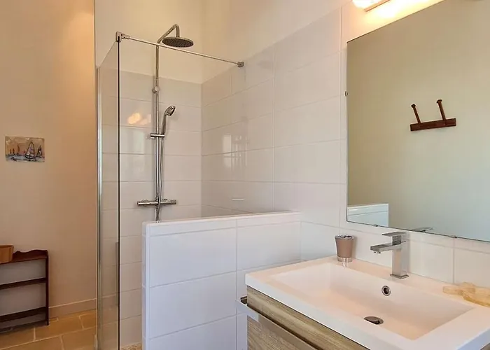 Charmante Avec Piscine Villa *